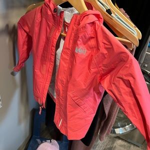 3T coral/pink REI raincoat. Lightly used.